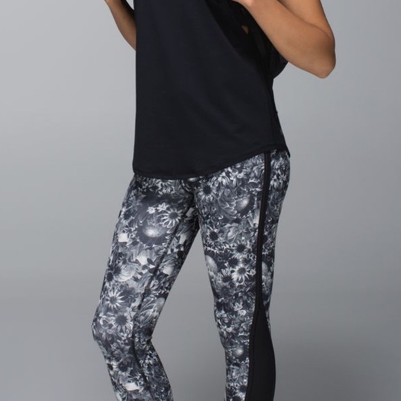 lululemon athletica Pants - 113. Lululemon Up The Pace Crop
Flowabunga Black Angel Wing / Black / Angel Wing